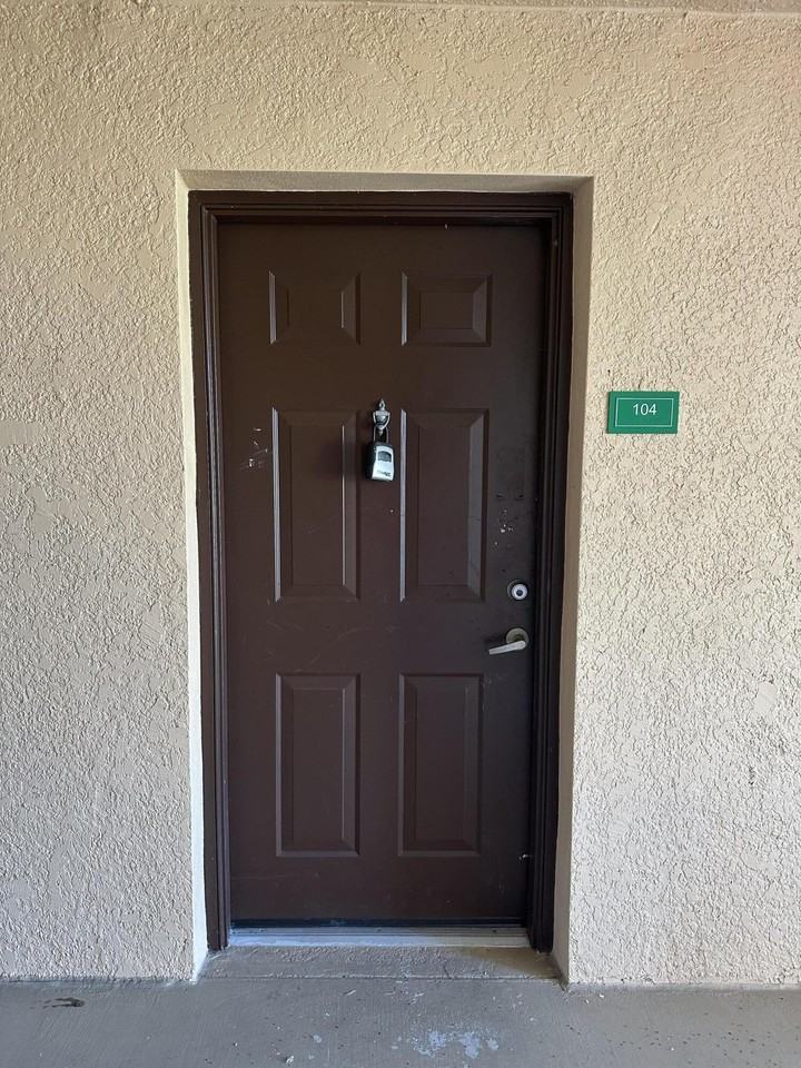 291 Sw Palm Dr #104 - Photo 4 of 46