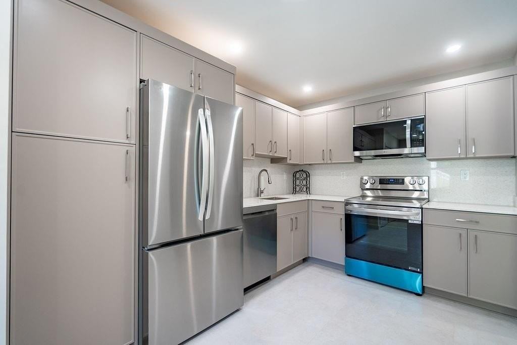 3175 Ne 48th Ct #105 - Photo 5 of 33