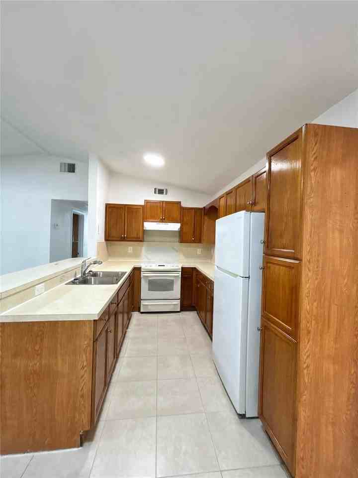 417 Sw 25th Ter - Photo 2 of 31