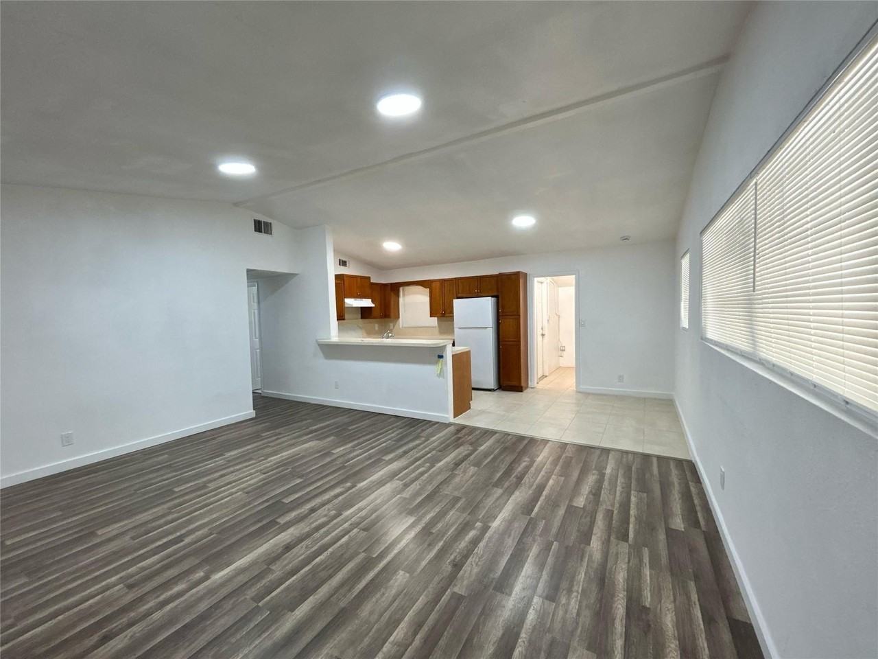 417 Sw 25th Ter - Photo 6 of 31