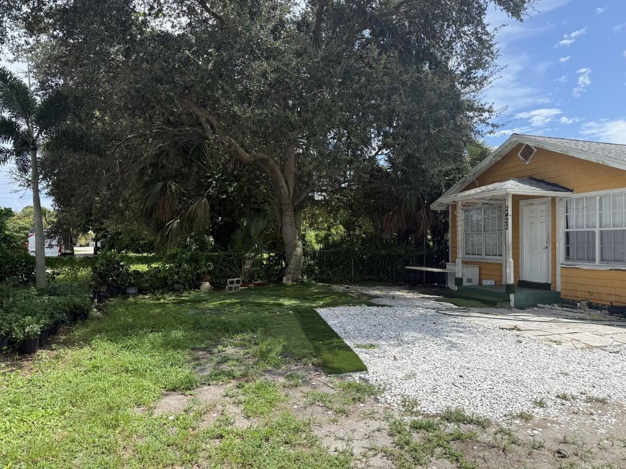2422 Genessee Ave - Photo 2 of 10