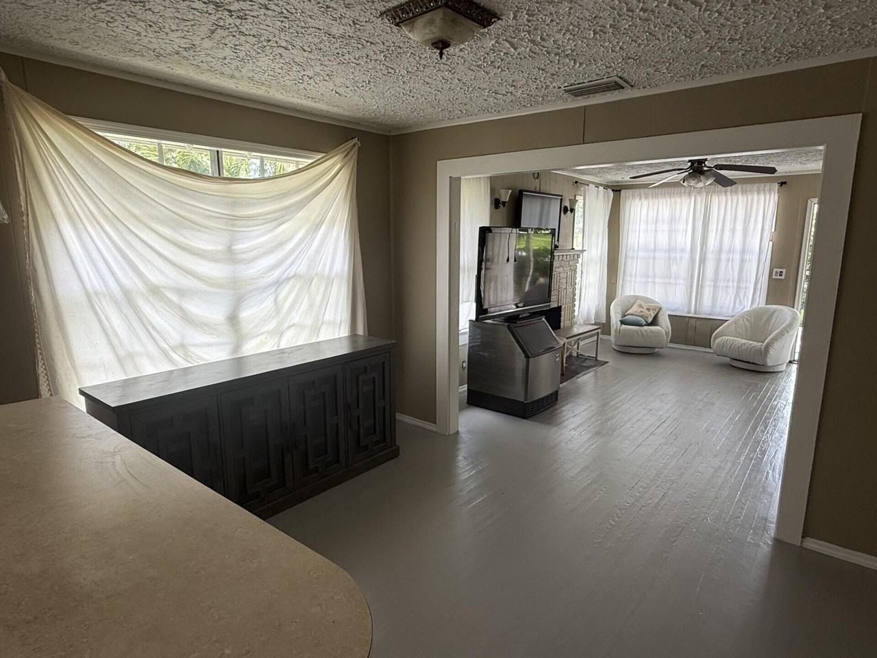 2422 Genessee Ave - Photo 3 of 10