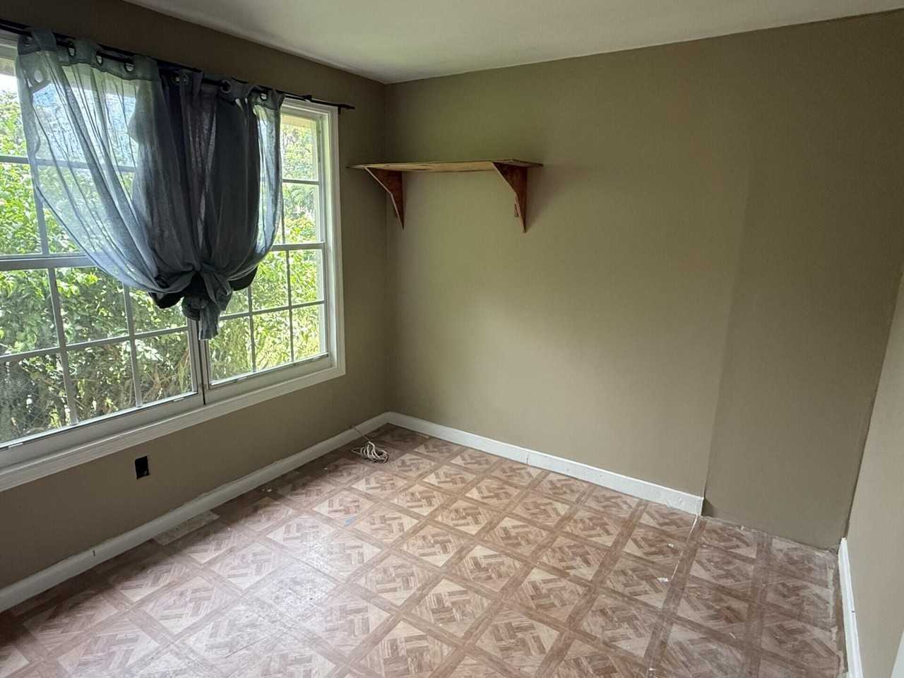 2422 Genessee Ave - Photo 6 of 10