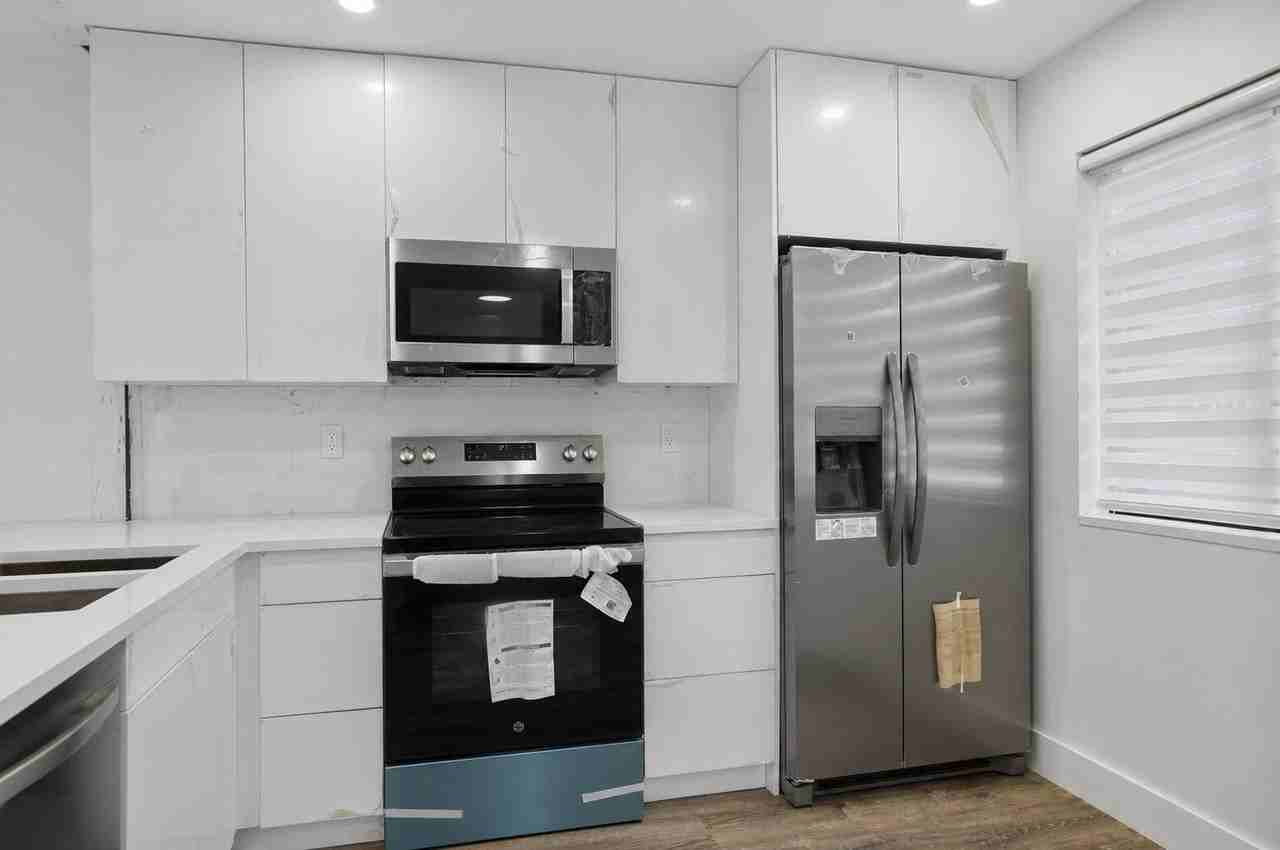 21950 Soundview Ter #107 - Photo 4 of 22