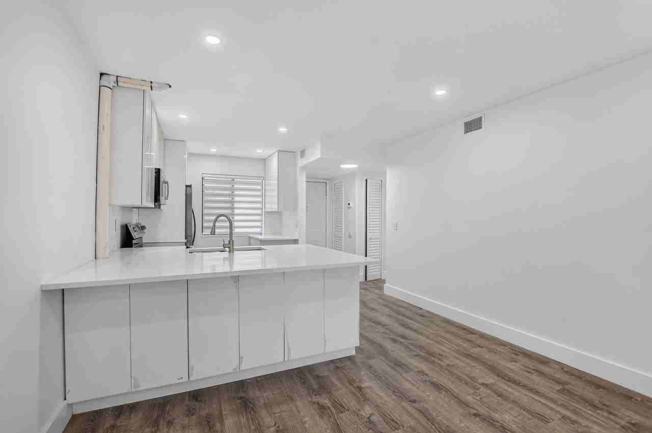 21950 Soundview Ter #107 - Photo 5 of 22