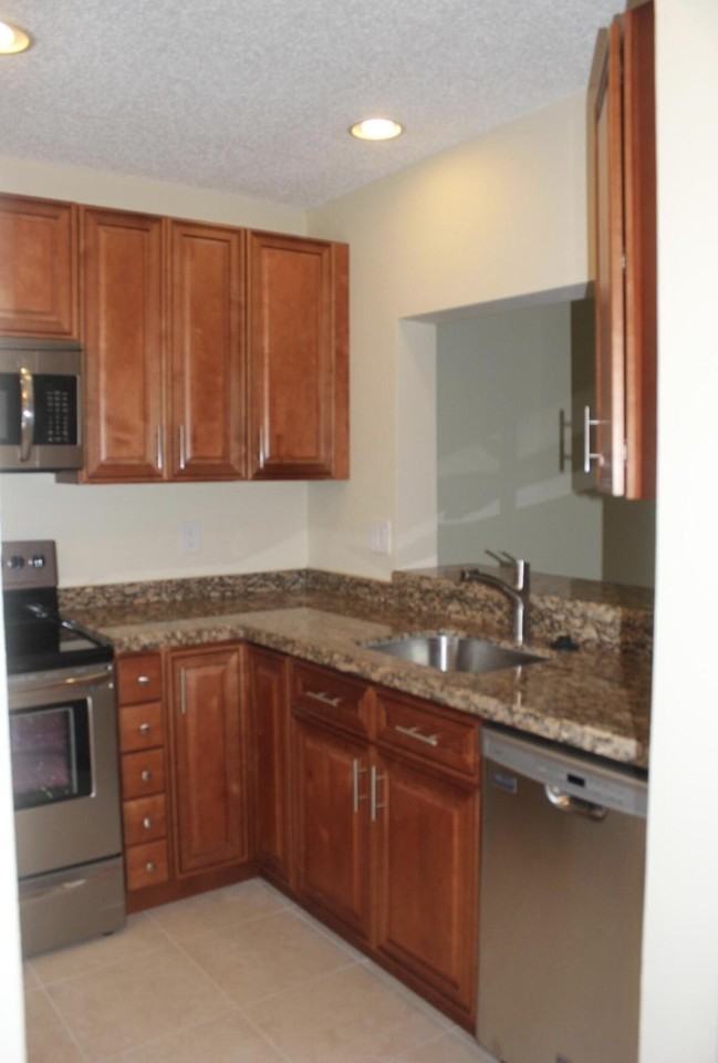 21943 Remsen Ter #204 - Photo 4 of 8