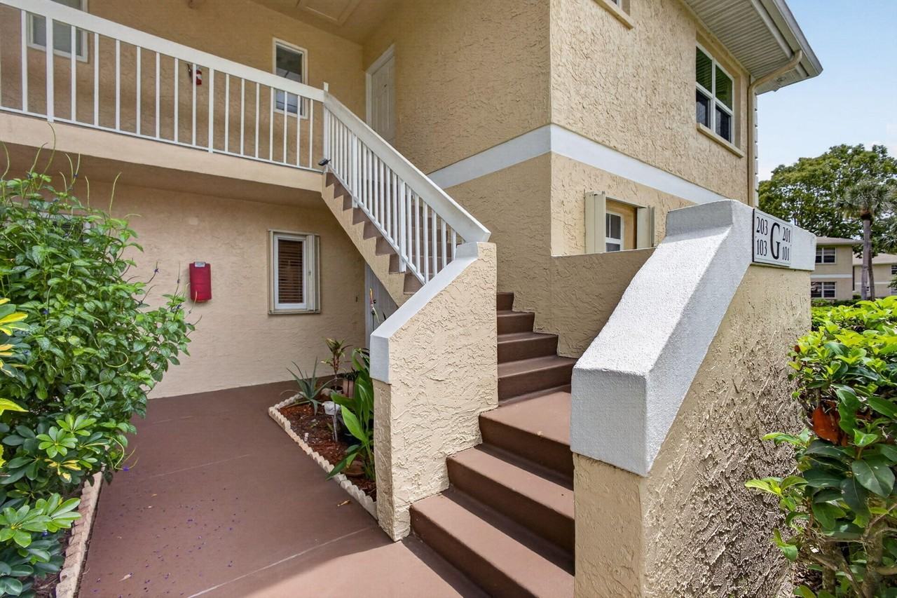 1536 Se Royal Green Cir #201 - Photo 6 of 35