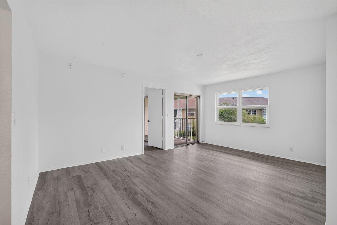 1536 Se Royal Green Cir #201 - Photo 7 of 35