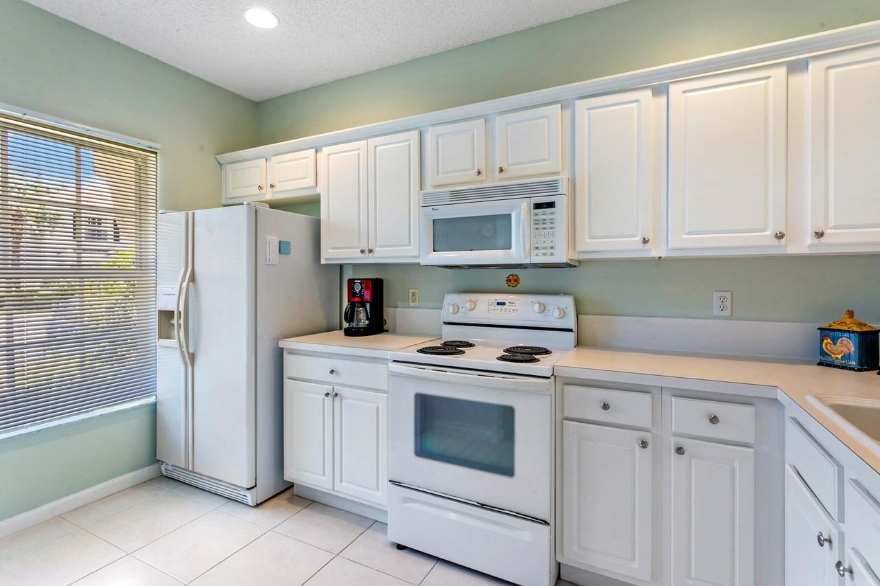 4976 Palmbrooke Cir - Photo 3 of 19