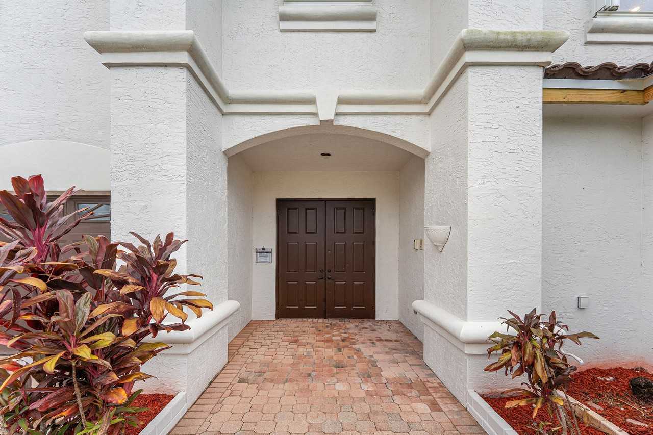 18596 Ocean Mist Dr - Photo 4 of 50