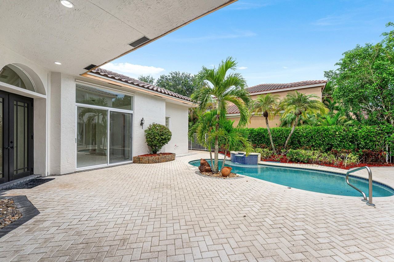 18596 Ocean Mist Dr - Photo 7 of 50