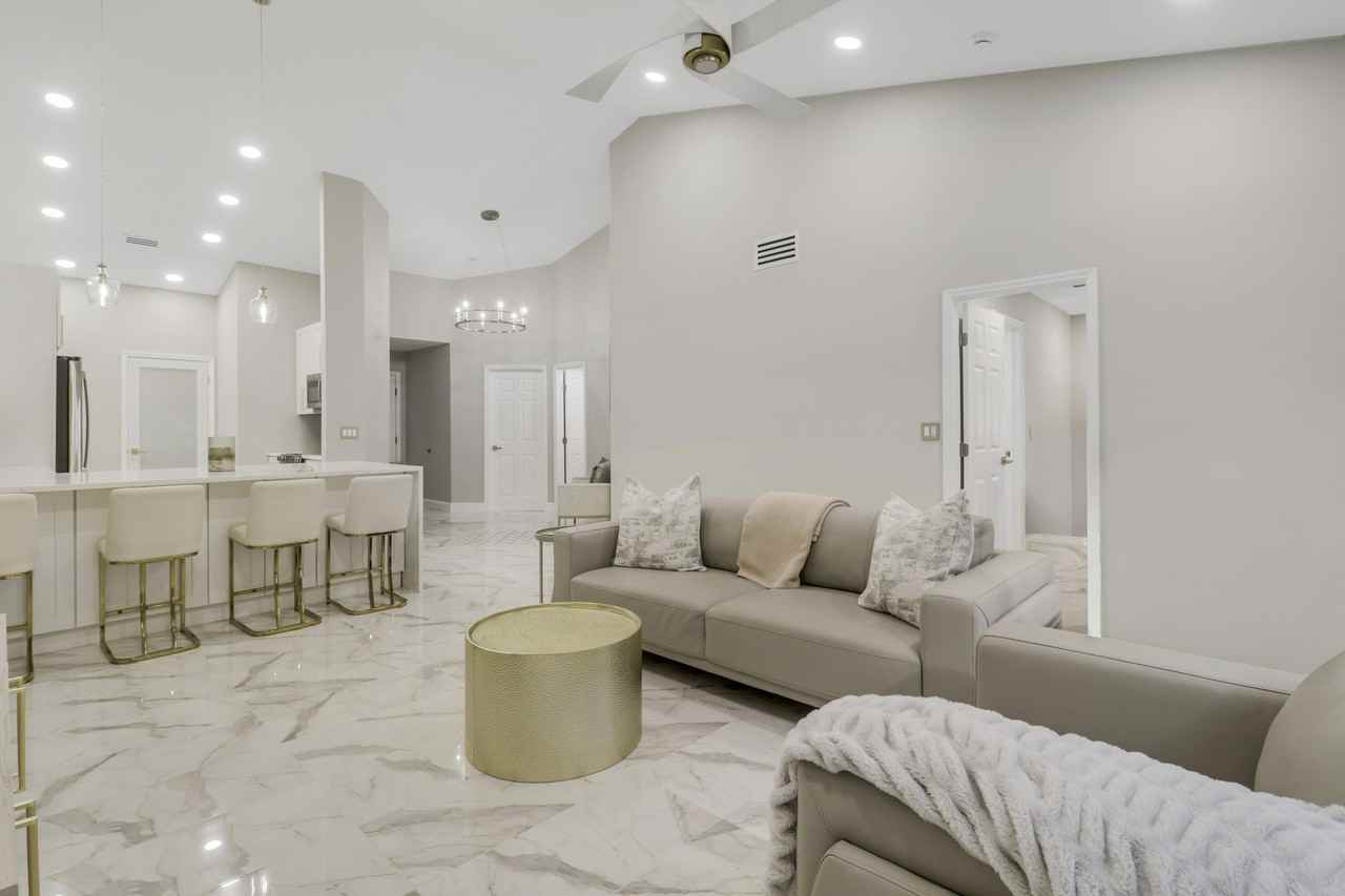 1143 Duncan Cir #202 - Photo 3 of 31