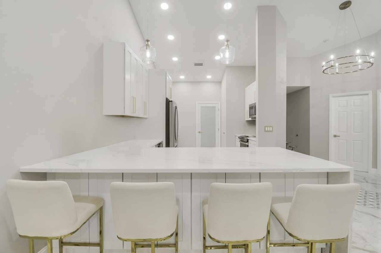 1143 Duncan Cir #202 - Photo 4 of 31