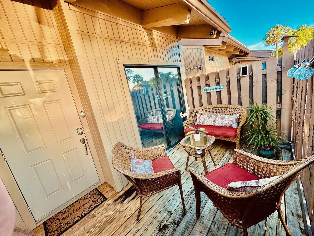2121 Sw 82nd Ave - Photo 3 of 28