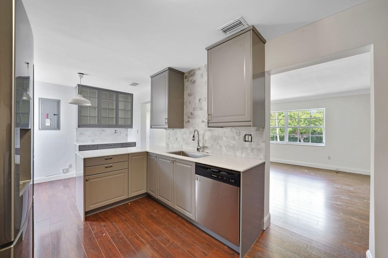 500 Nw 120th St - Photo 6 of 29