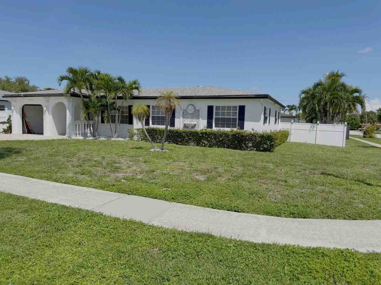 11091 Landsman St - Photo 2 of 14