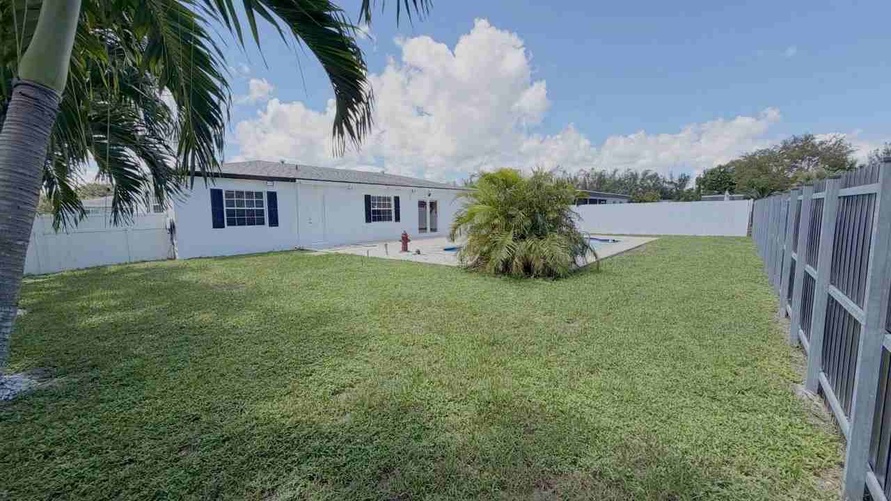 11091 Landsman St - Photo 3 of 14