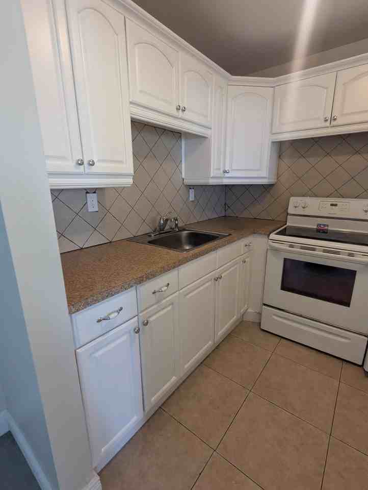 90 Andover D - Photo 2 of 20