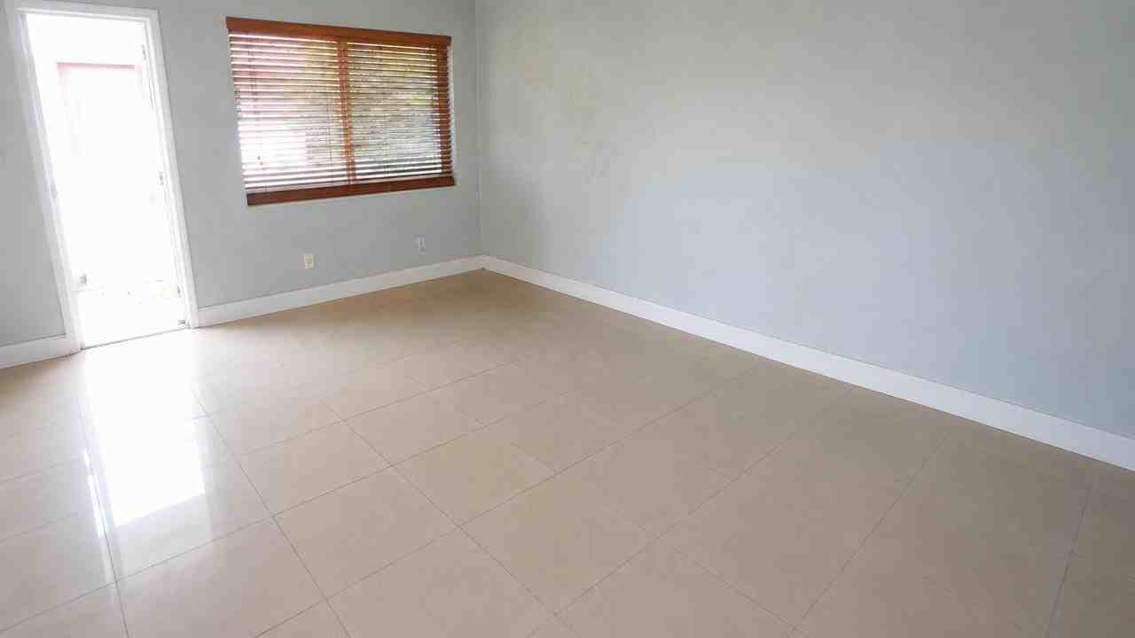 2631 Sw 13th Ave #2 - Photo 3 of 9