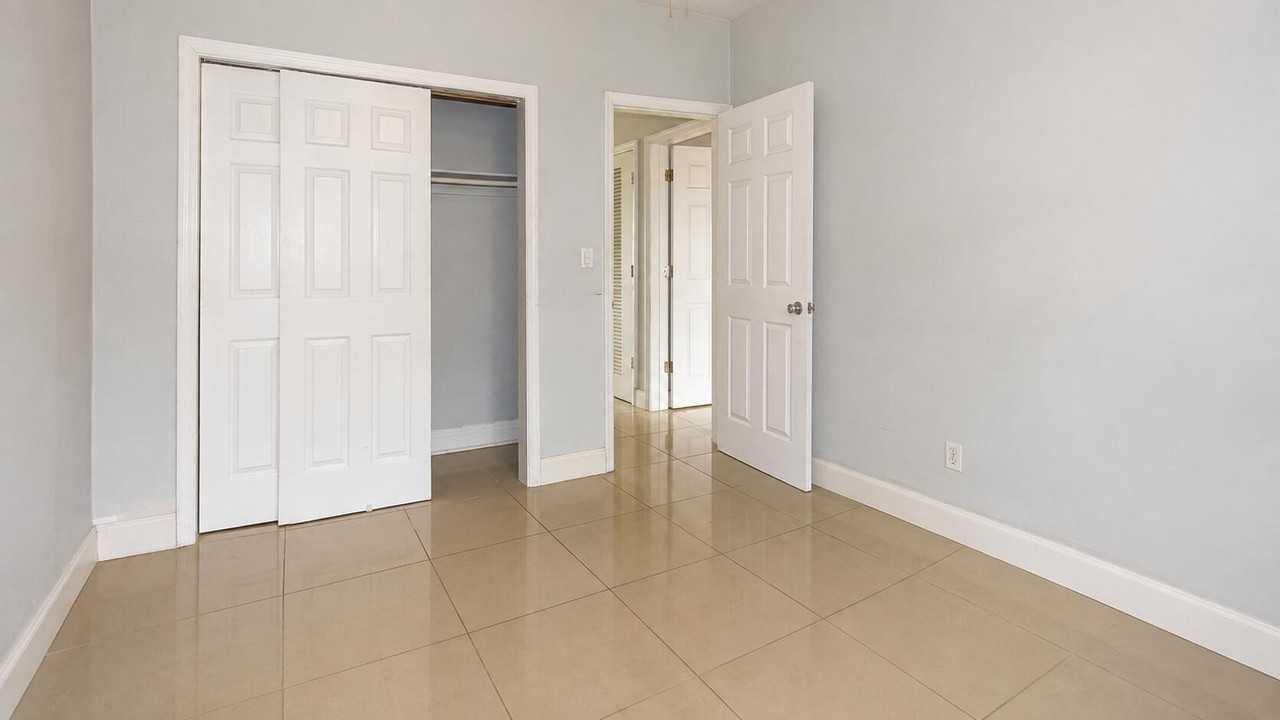 2631 Sw 13th Ave #2 - Photo 4 of 9