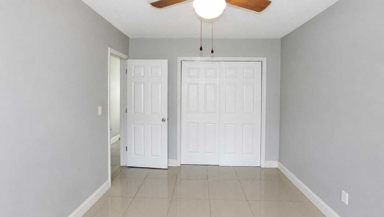 2631 Sw 13th Ave #2 - Photo 7 of 9