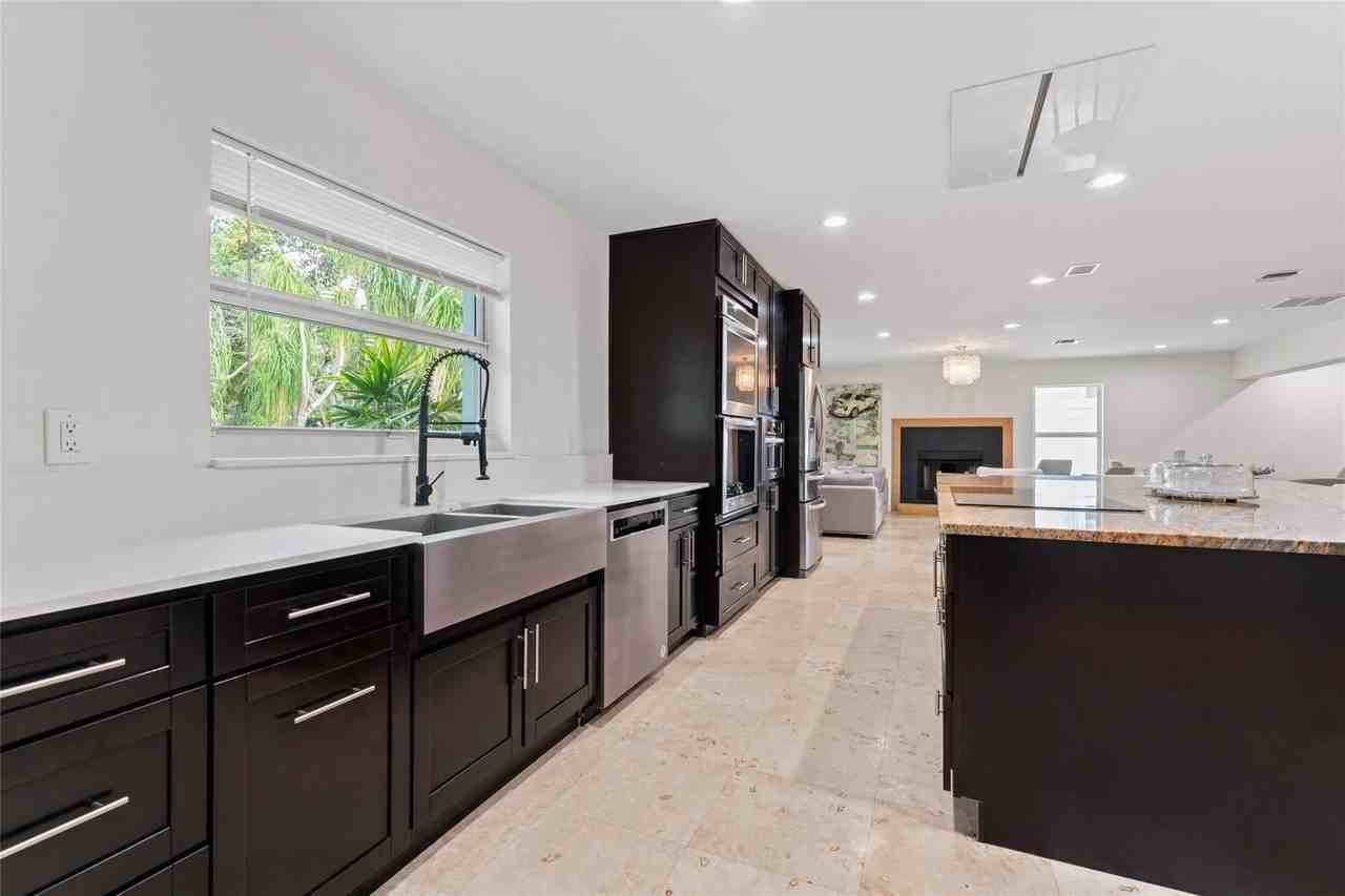 50 Nw 5th Ave - Photo 3 of 22