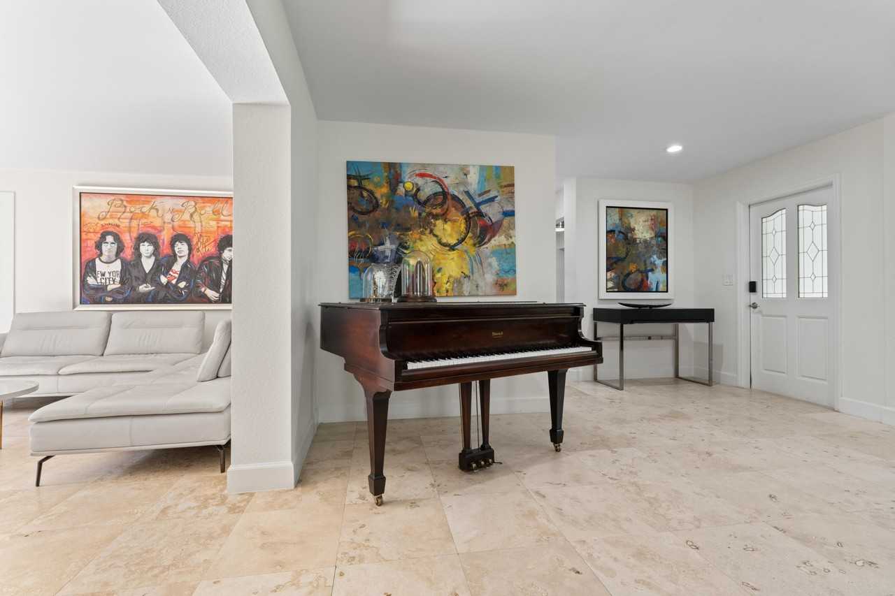50 Nw 5th Ave - Photo 7 of 22