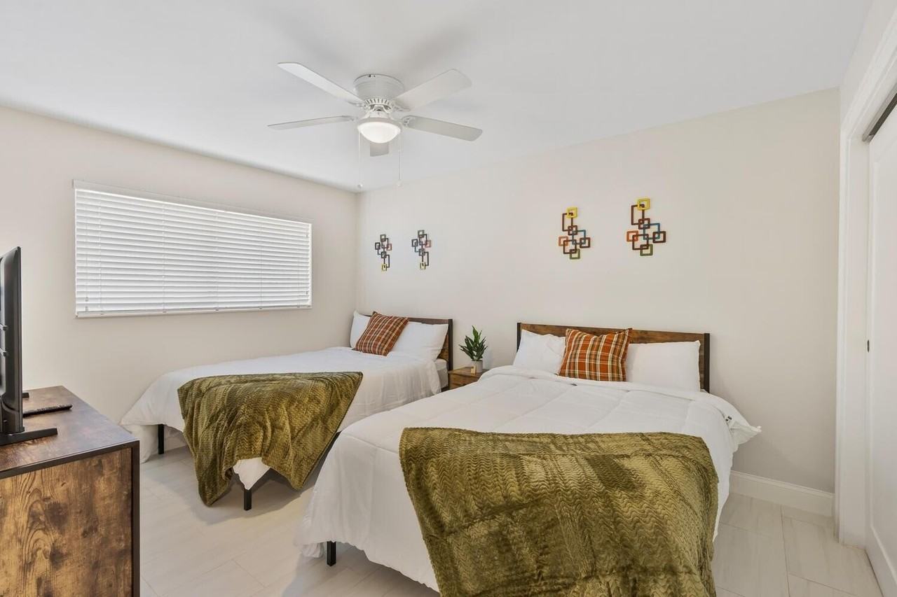 414 S Ocean Breeze - Photo 4 of 12