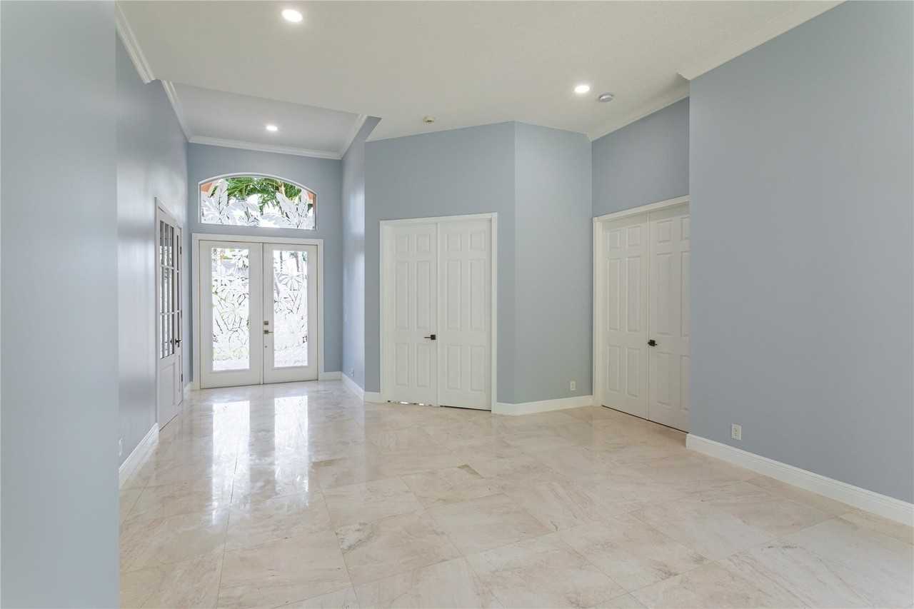 15683 Cypress Park Dr - Photo 5 of 50