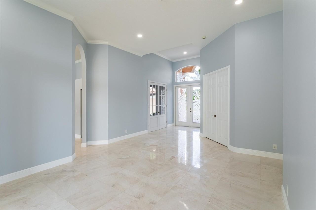 15683 Cypress Park Dr - Photo 7 of 50