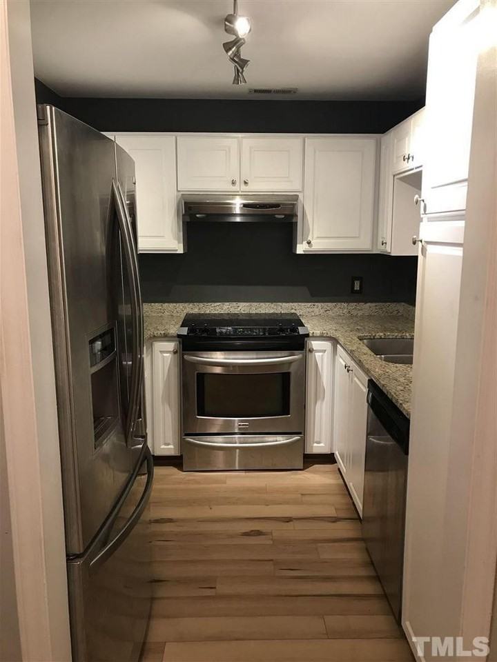 1000 Brighthurst Dr - Photo 3 of 11