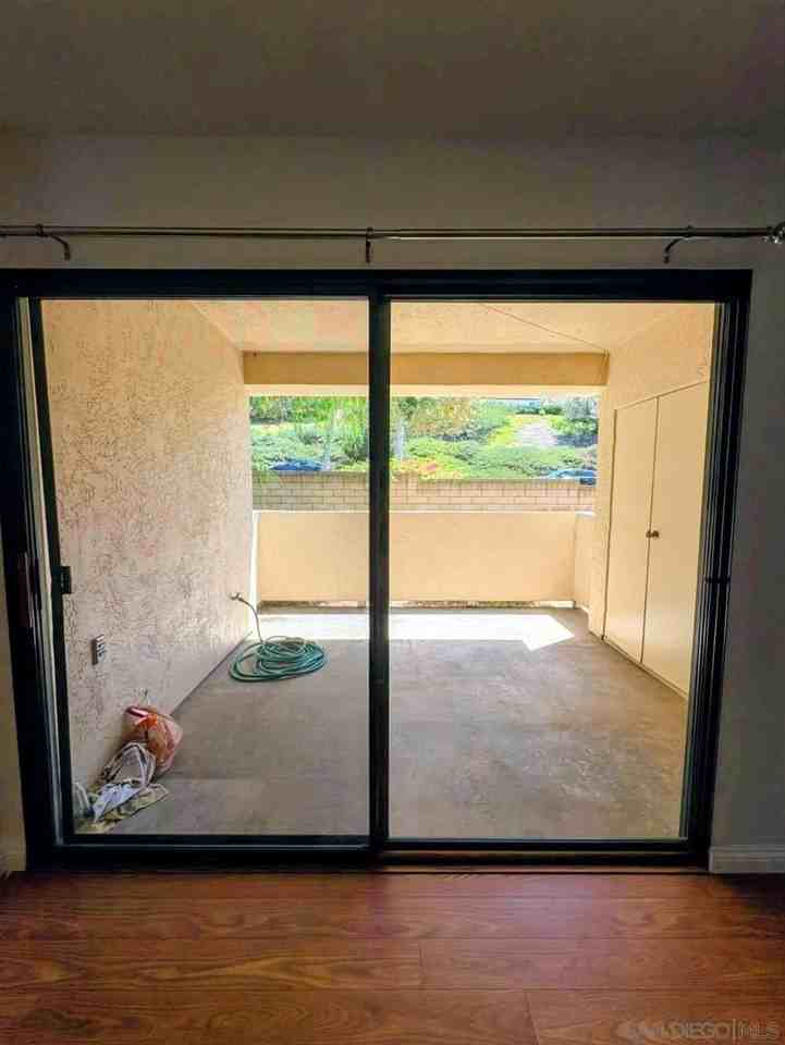 13219 Wimberly Sq - Photo 4 of 24