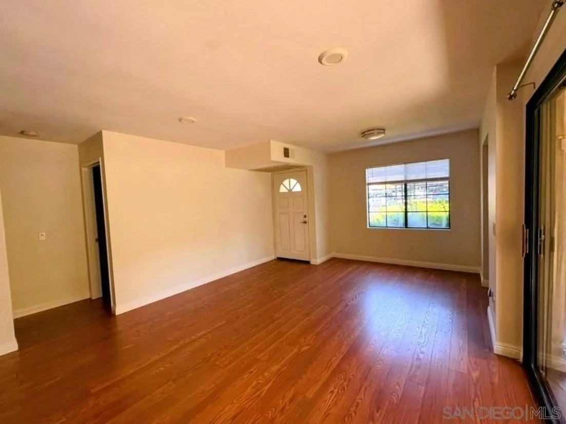 13219 Wimberly Sq - Photo 6 of 24