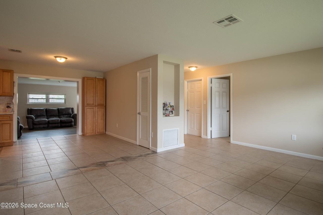 2812 Kingston Ln - Photo 7 of 18