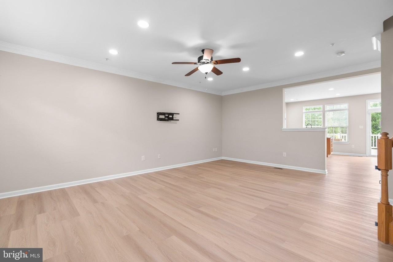 7597 Taunton Ct - Photo 3 of 30