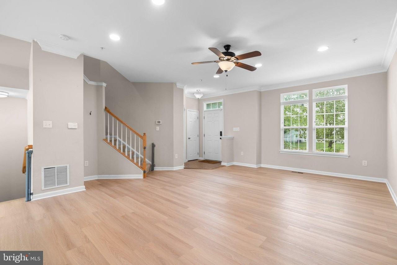 7597 Taunton Ct - Photo 5 of 30