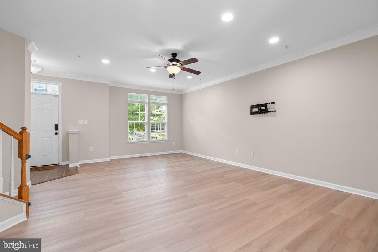 7597 Taunton Ct - Photo 6 of 30