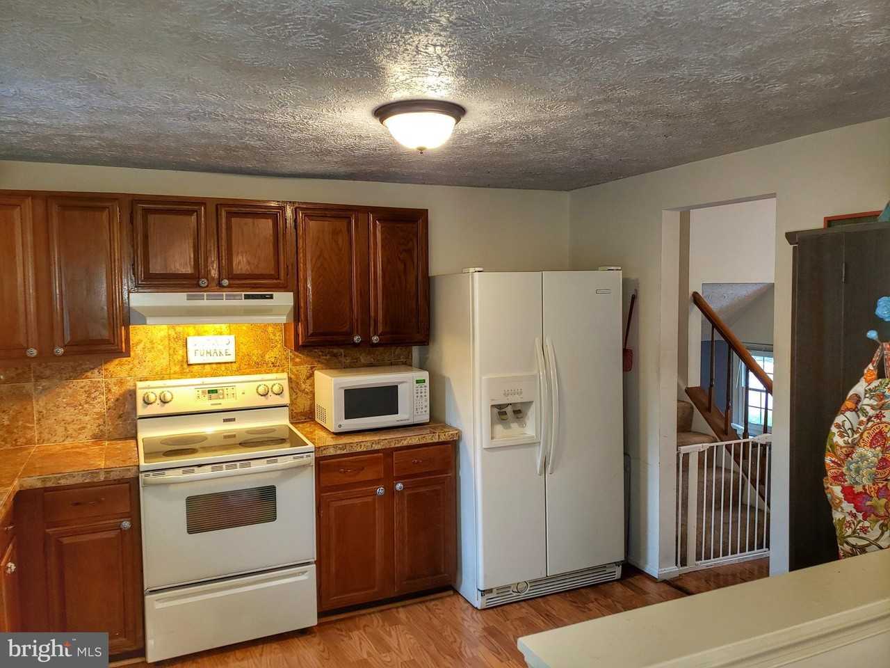 7109 Upper Mills Cir - Photo 3 of 17