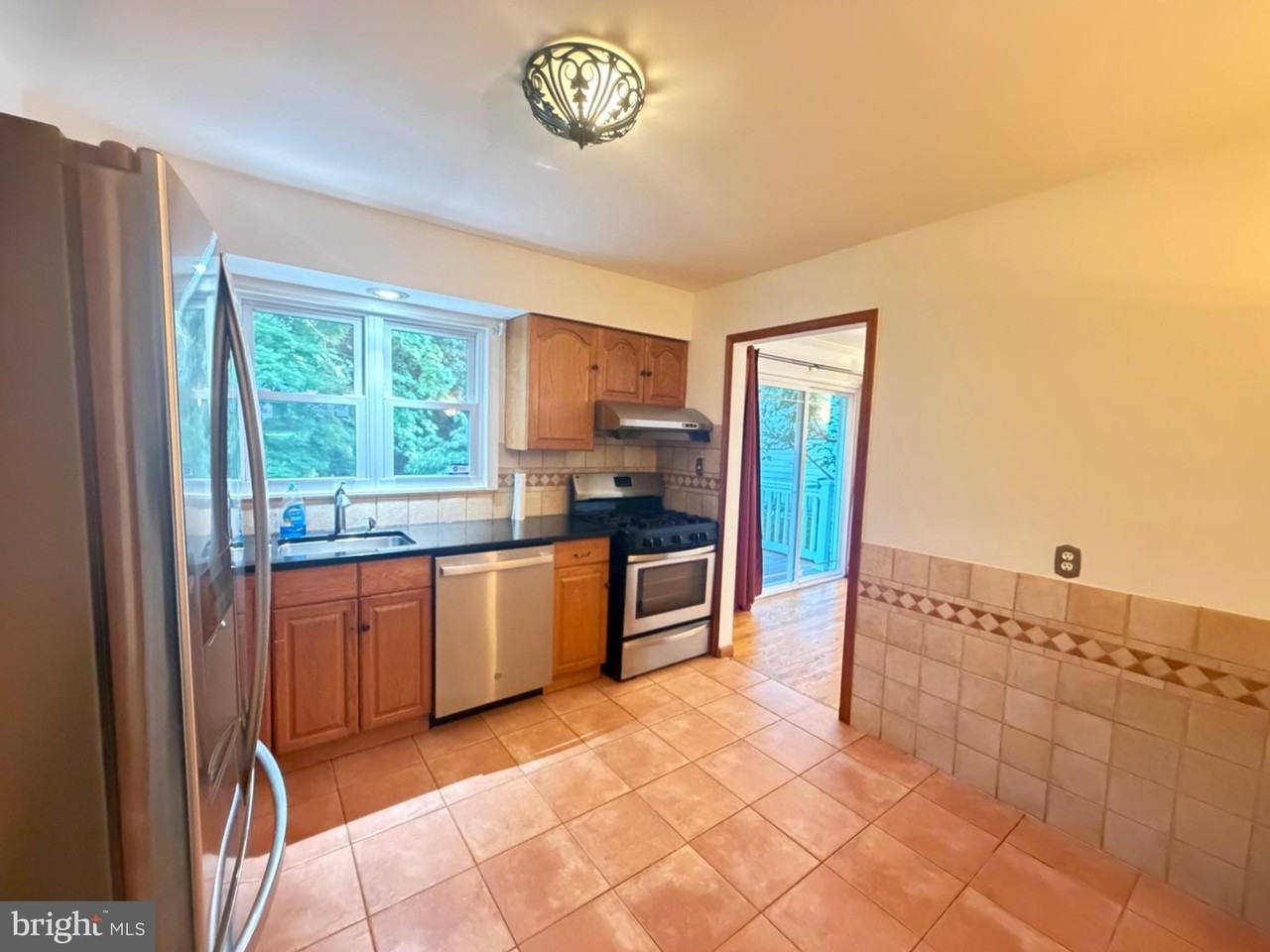 5808 Greentree Rd - Photo 7 of 23