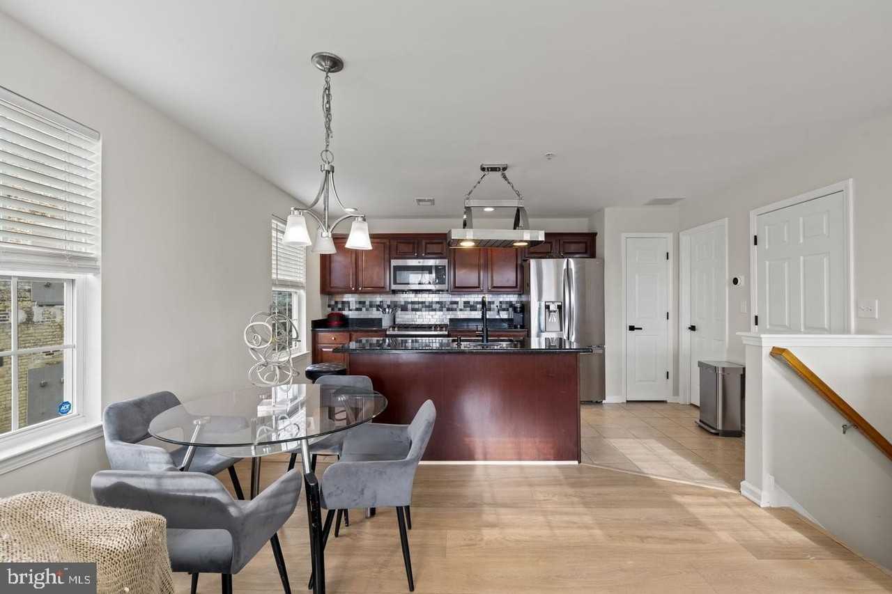 1032 Lamberton St - Photo 4 of 32