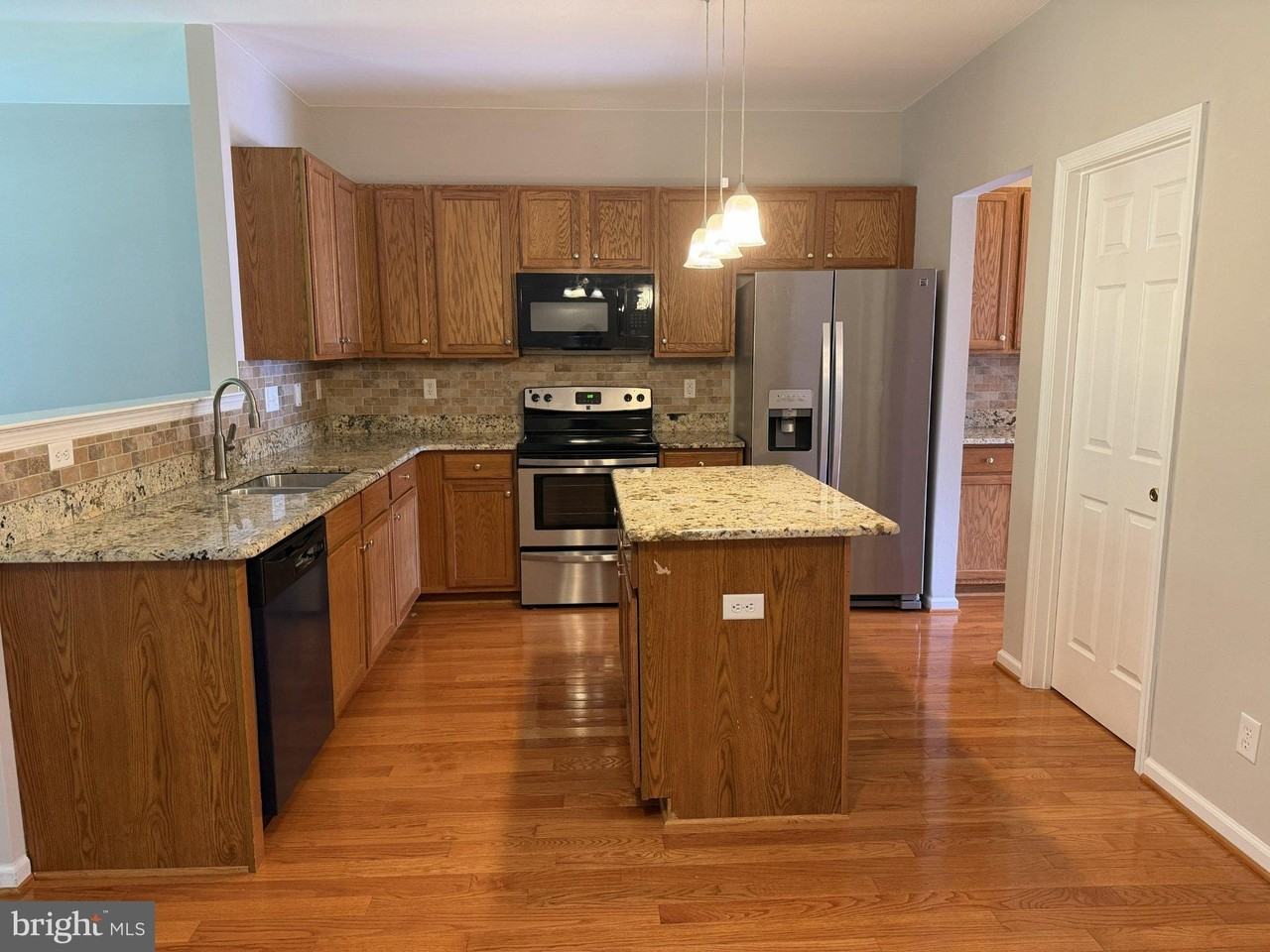278 Yorktown Ct - Photo 3 of 28