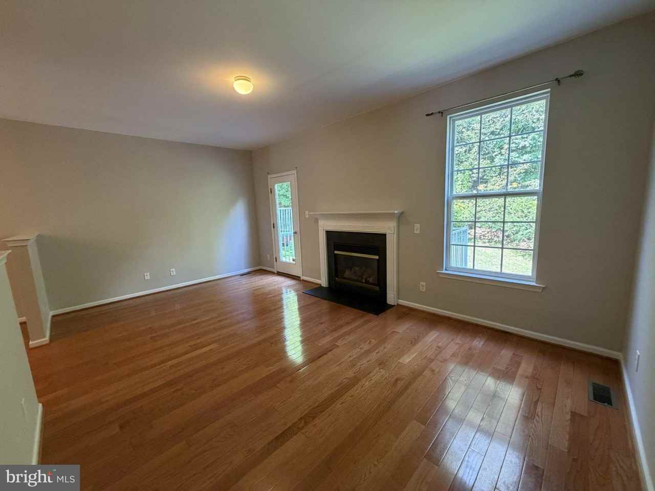 278 Yorktown Ct - Photo 4 of 28
