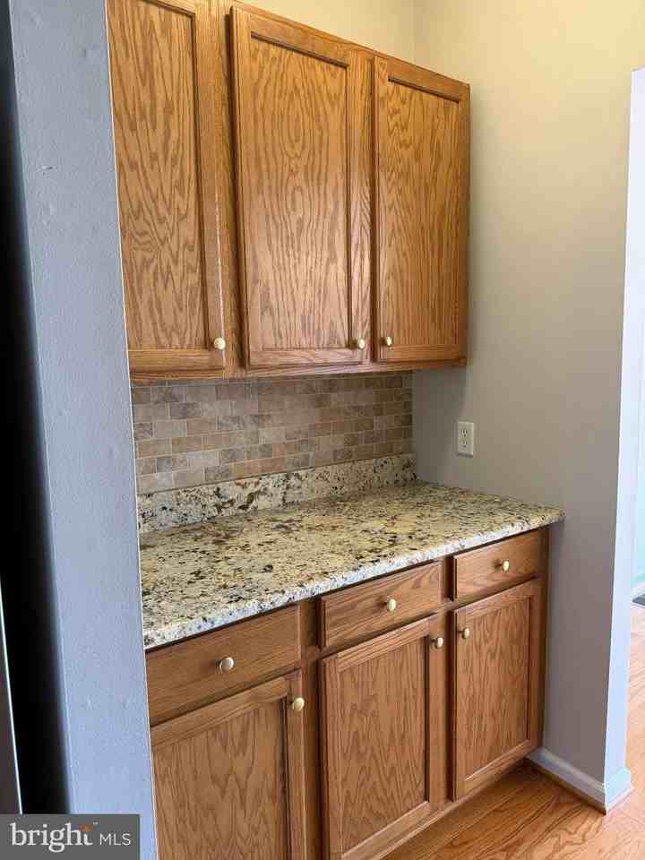 278 Yorktown Ct - Photo 7 of 28