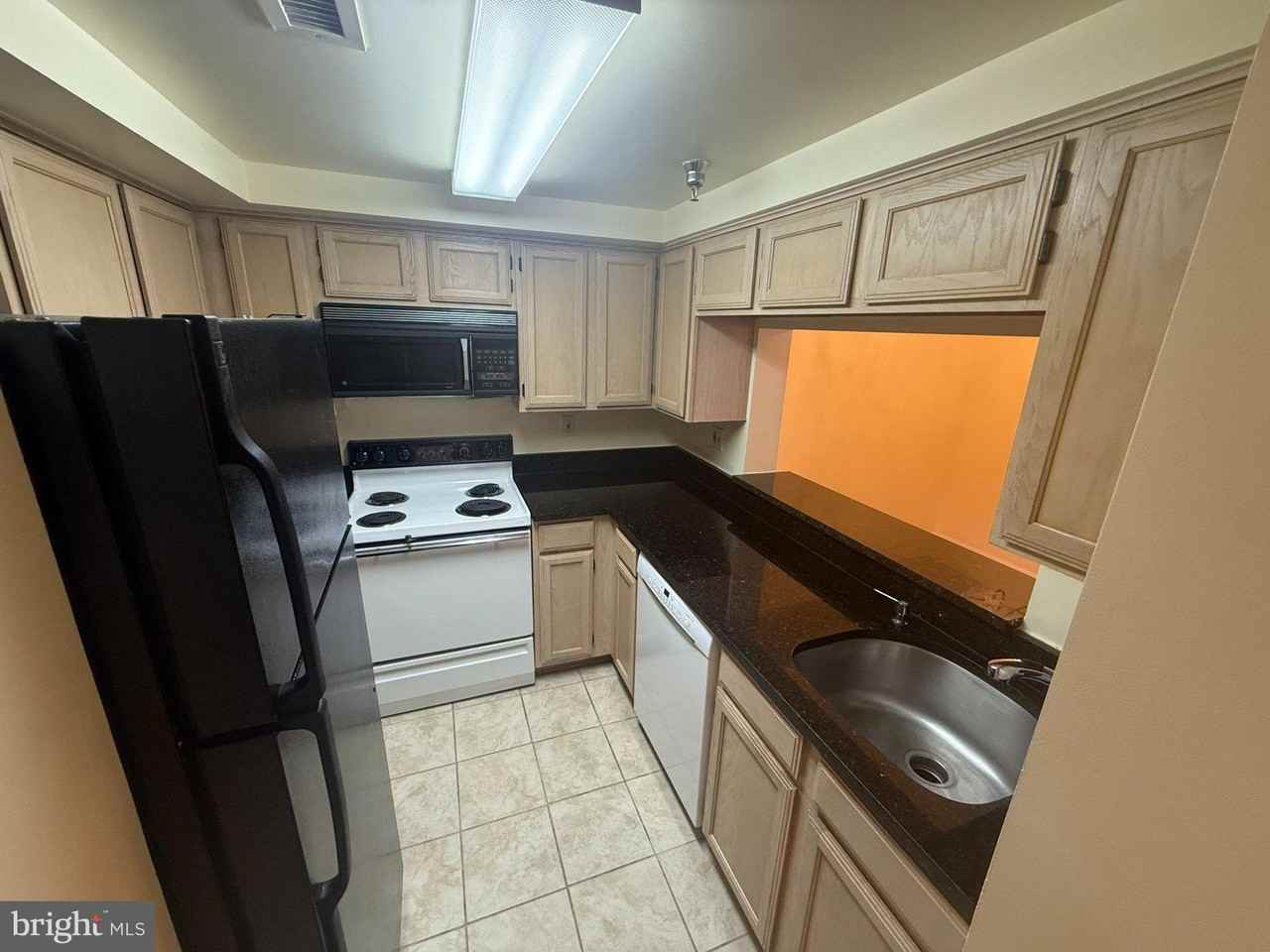 2400 Clarendon Blvd #607 - Photo 4 of 17