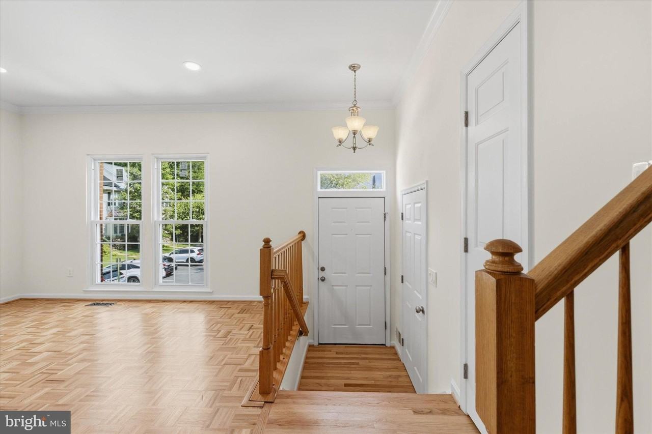 20335 Briarcliff Ter - Photo 4 of 41