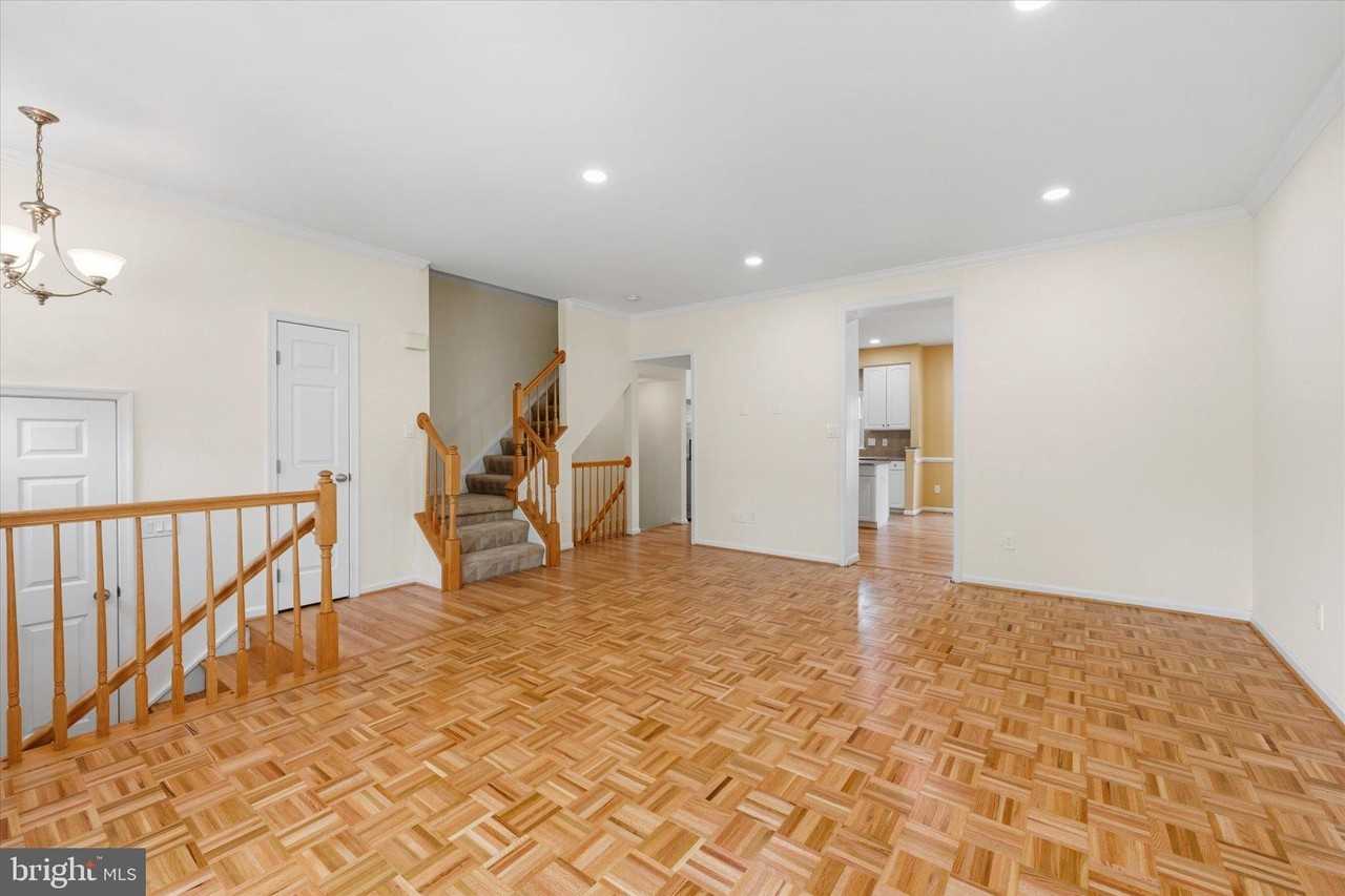 20335 Briarcliff Ter - Photo 5 of 41