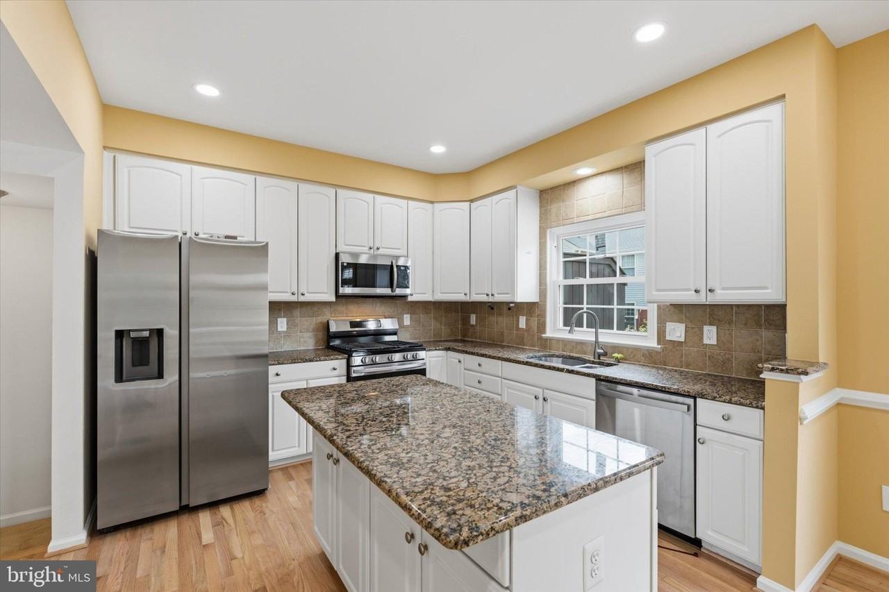20335 Briarcliff Ter - Photo 7 of 41