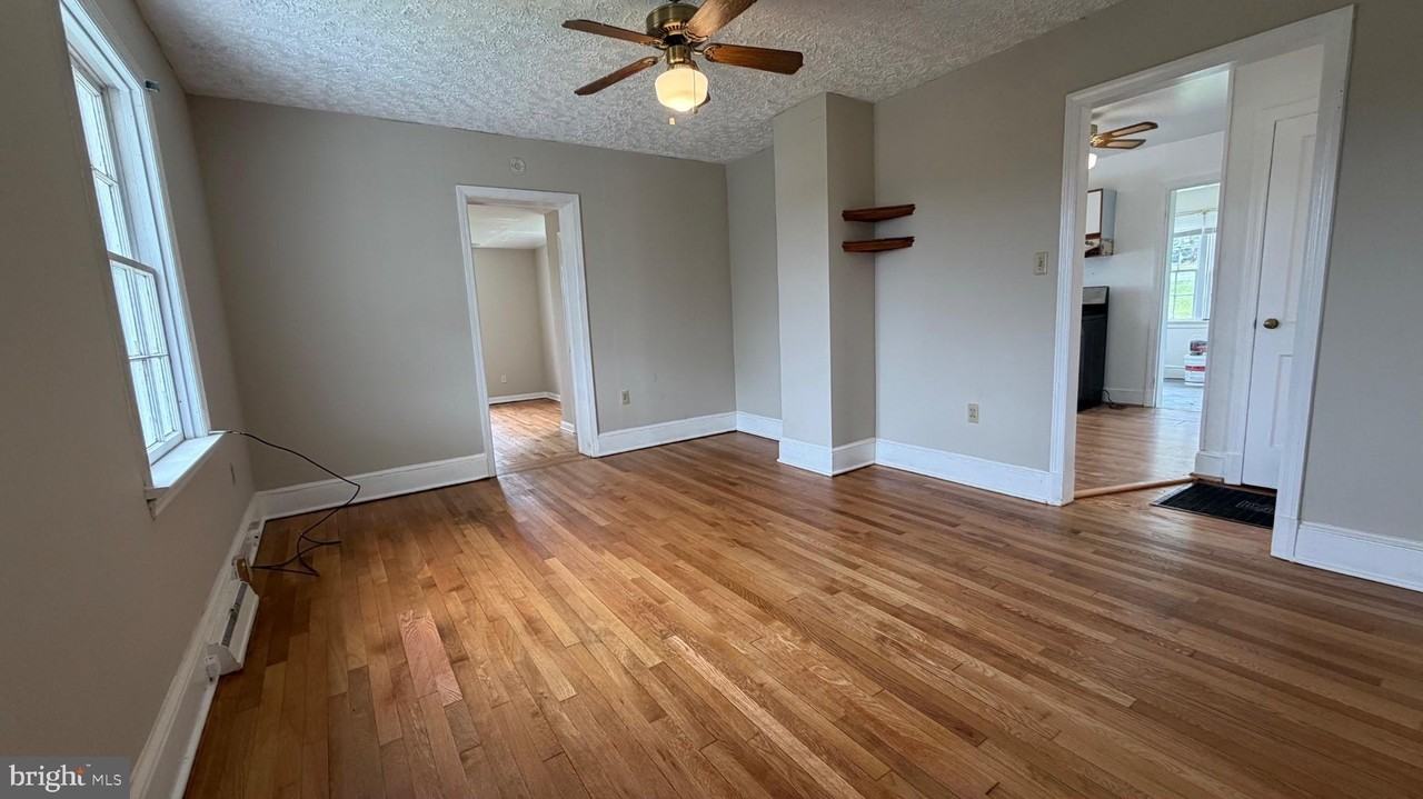 108 S Preston St - Photo 2 of 19