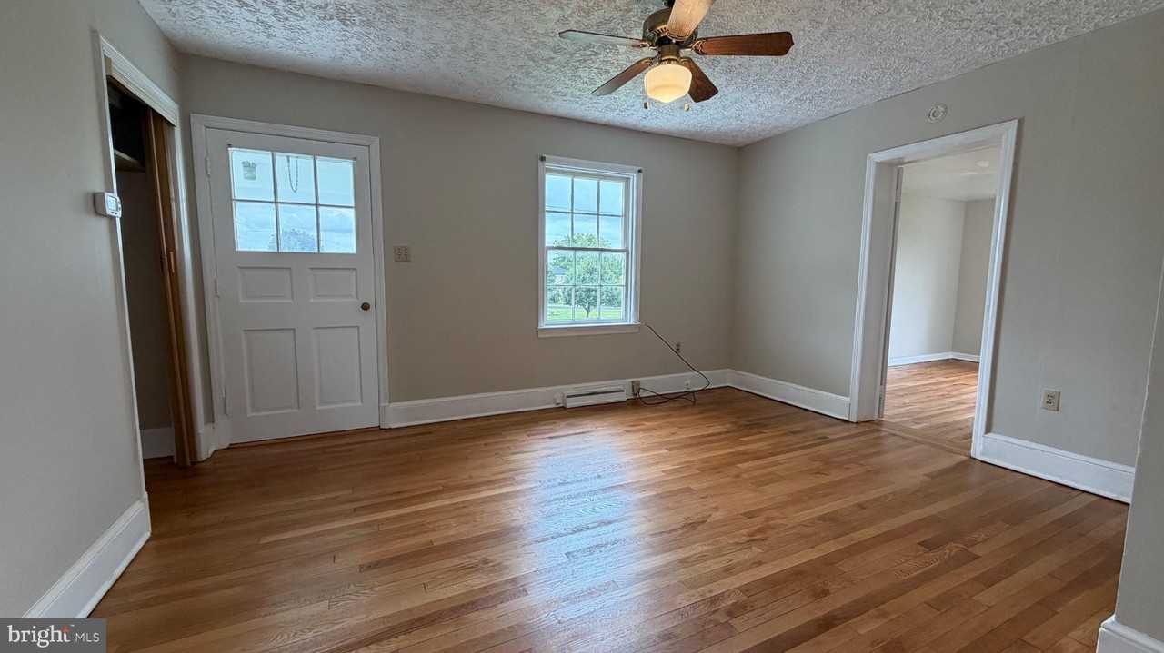 108 S Preston St - Photo 3 of 19