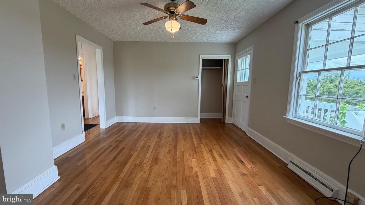 108 S Preston St - Photo 4 of 19